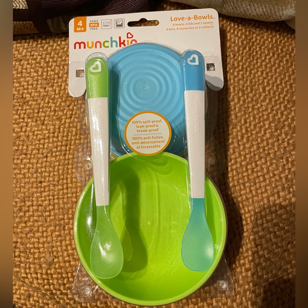 Munchkin set of Bowls and Spoons for Babies